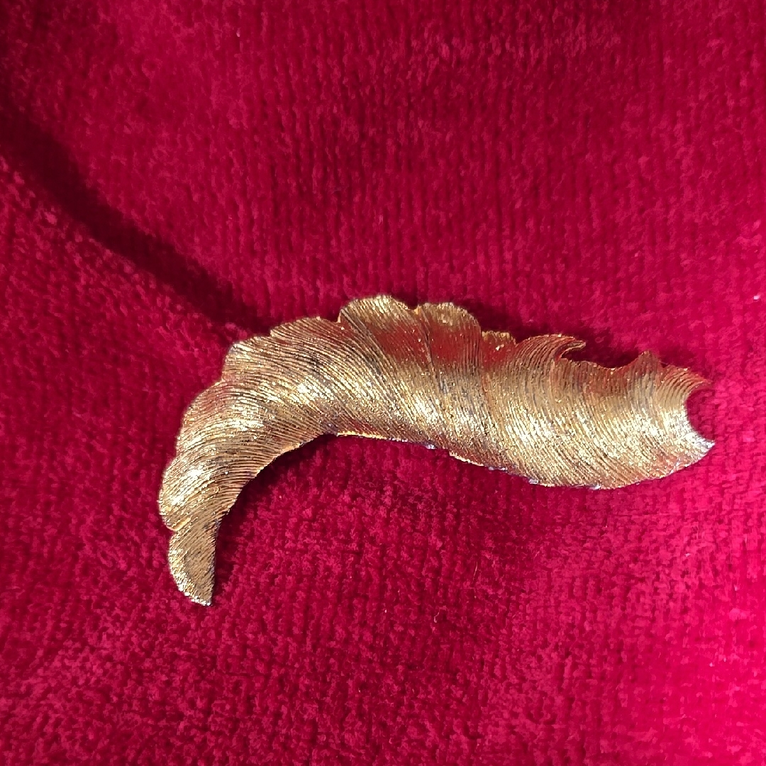 Bsk Gold Plated Leaf Brooch Rare 10$